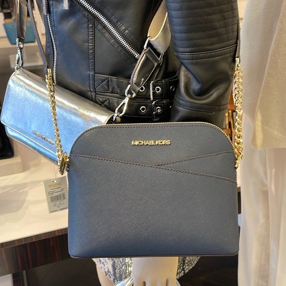 MICHAEL KORS
Jet Set Travel Medium Dome Crossbody Bag
Navy
NWT - Picture 5 of 16